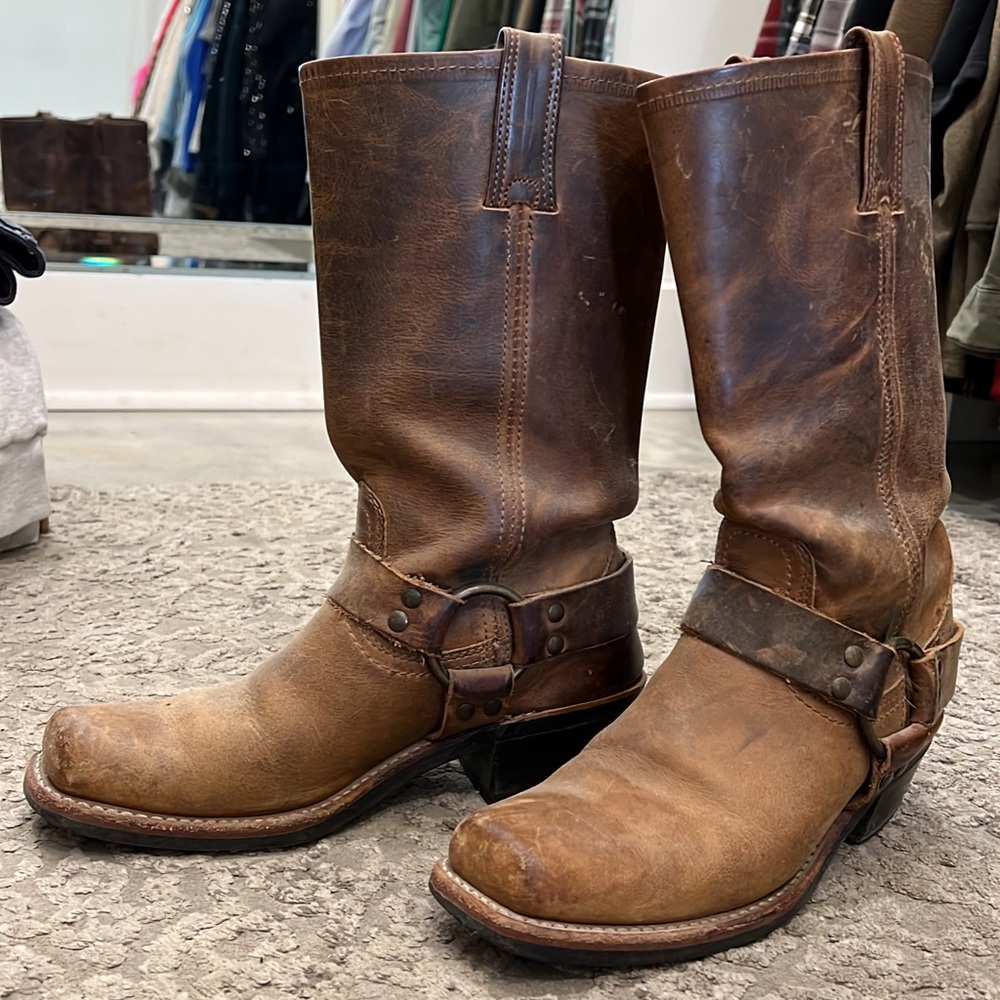 FRYE HARNESS BOOTS SIZE 7